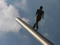 "Man walking to the sky" Der „Himmelsstürmer“ im Kasseler Volksmund.